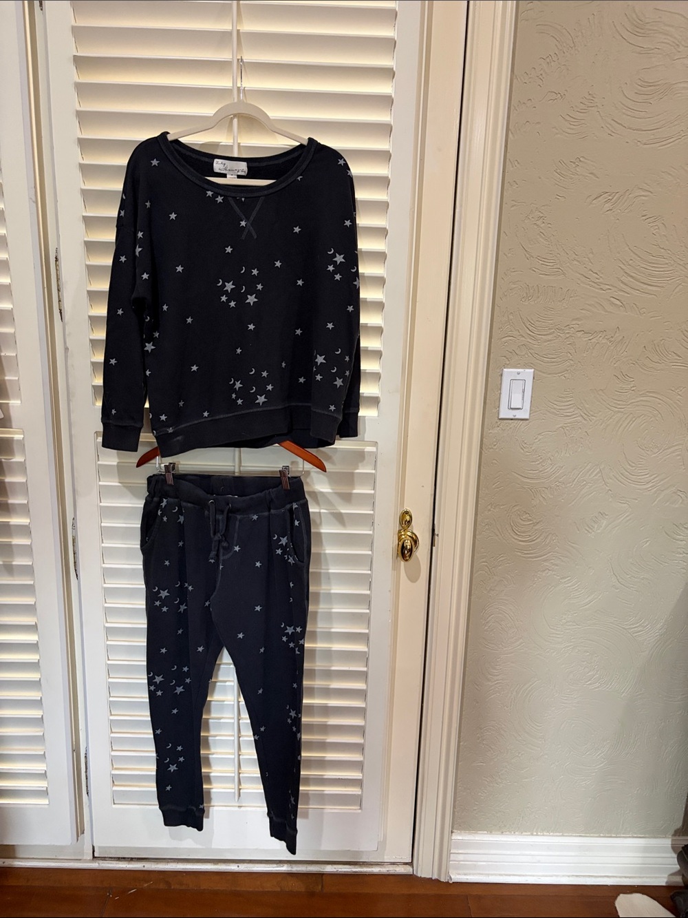 Vintage Havana Black Sweatshirt with Silver Star Accents